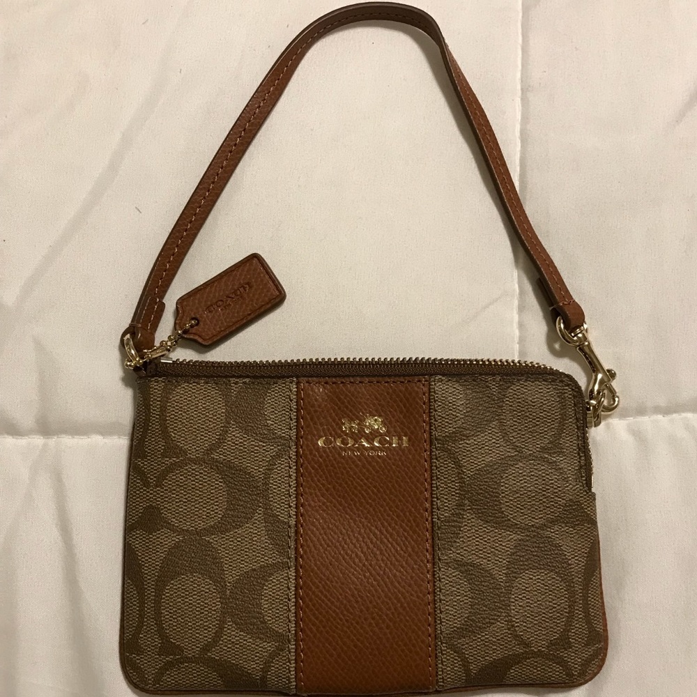 *SOLD* Coach Wristlet *FINAL PRICE*